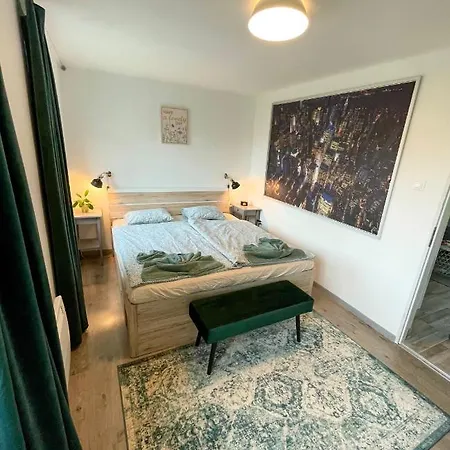 Hotel Ezerjo Vendeghaz Almadi Panoramas Hegyoldalaban *