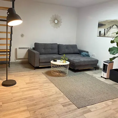 Ezerjo Vendeghaz Almadi Panoramas Hegyoldalaban * Балатональмади