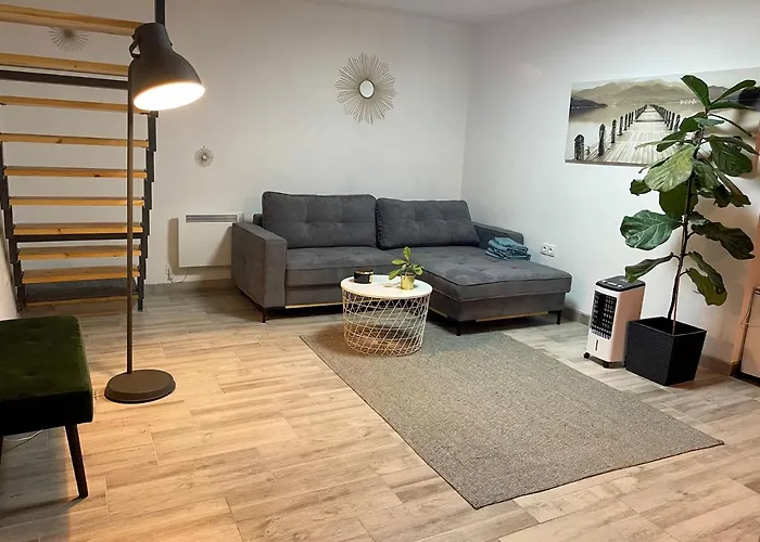 Ezerjo Vendeghaz Almadi Panoramas Hegyoldalaban * Балатональмади