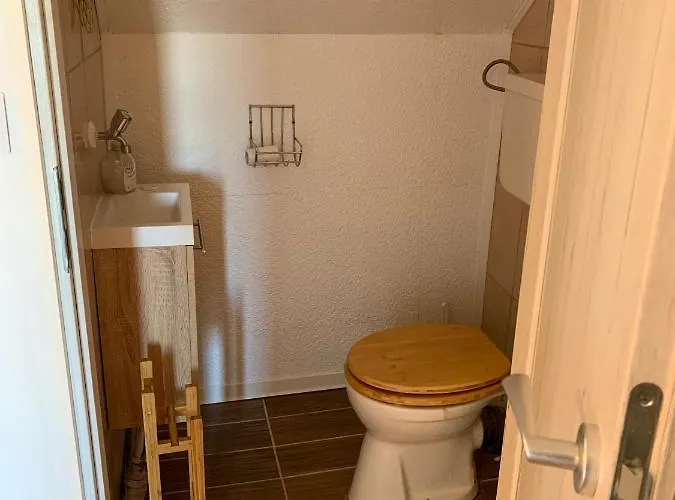 Ezerjo Vendeghaz Almadi Panoramas Hegyoldalaban מלון Balatonalmádi