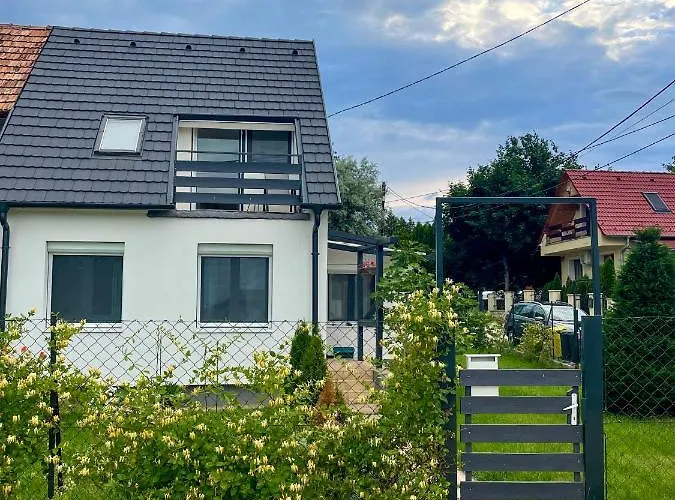 מלון Ezerjo Vendeghaz Almadi Panoramas Hegyoldalaban