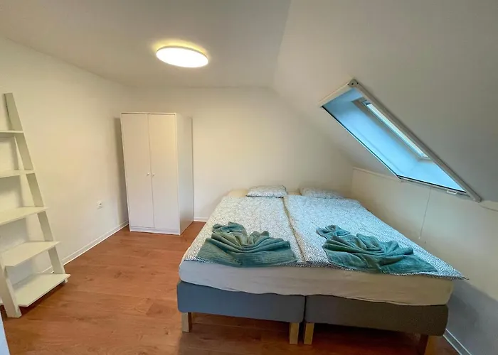 Ezerjo Vendeghaz Almadi Panoramas Hegyoldalaban * Balatonalmádi